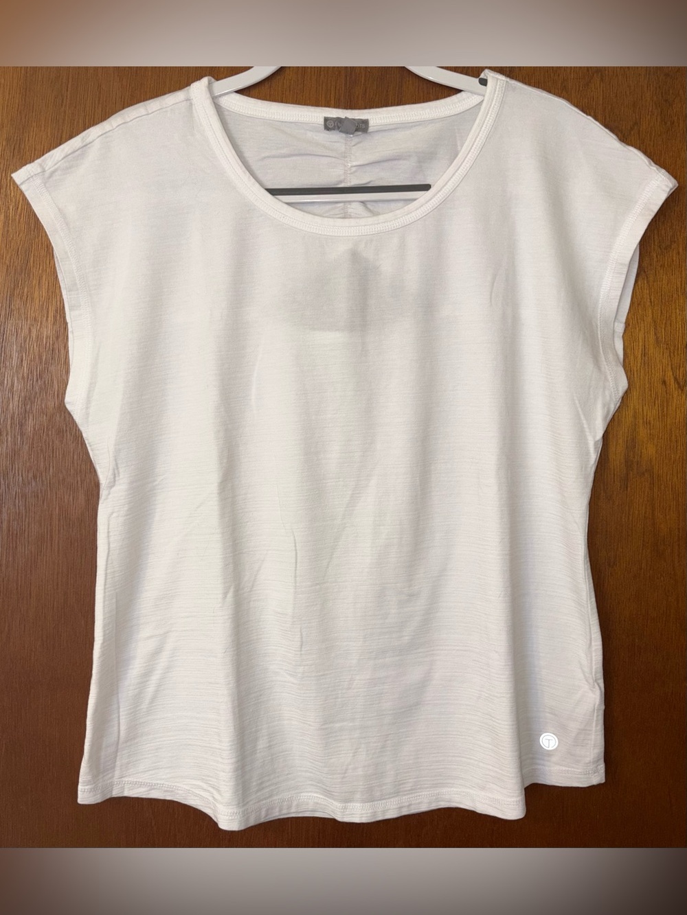 T by Talbots white knit short sleeve top with rear cutout Size Large cotton